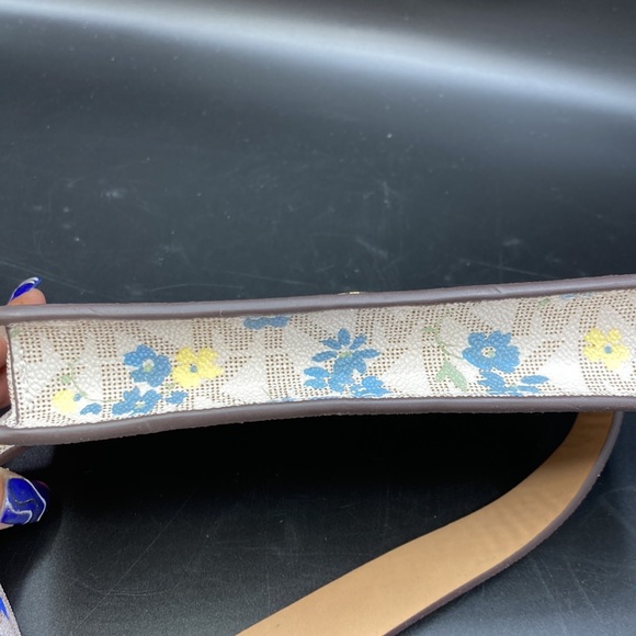 24HR DROP ⬇️ Michael Kors Floral Logo Belt Bag (choice of 1) - Picture 6 of 13